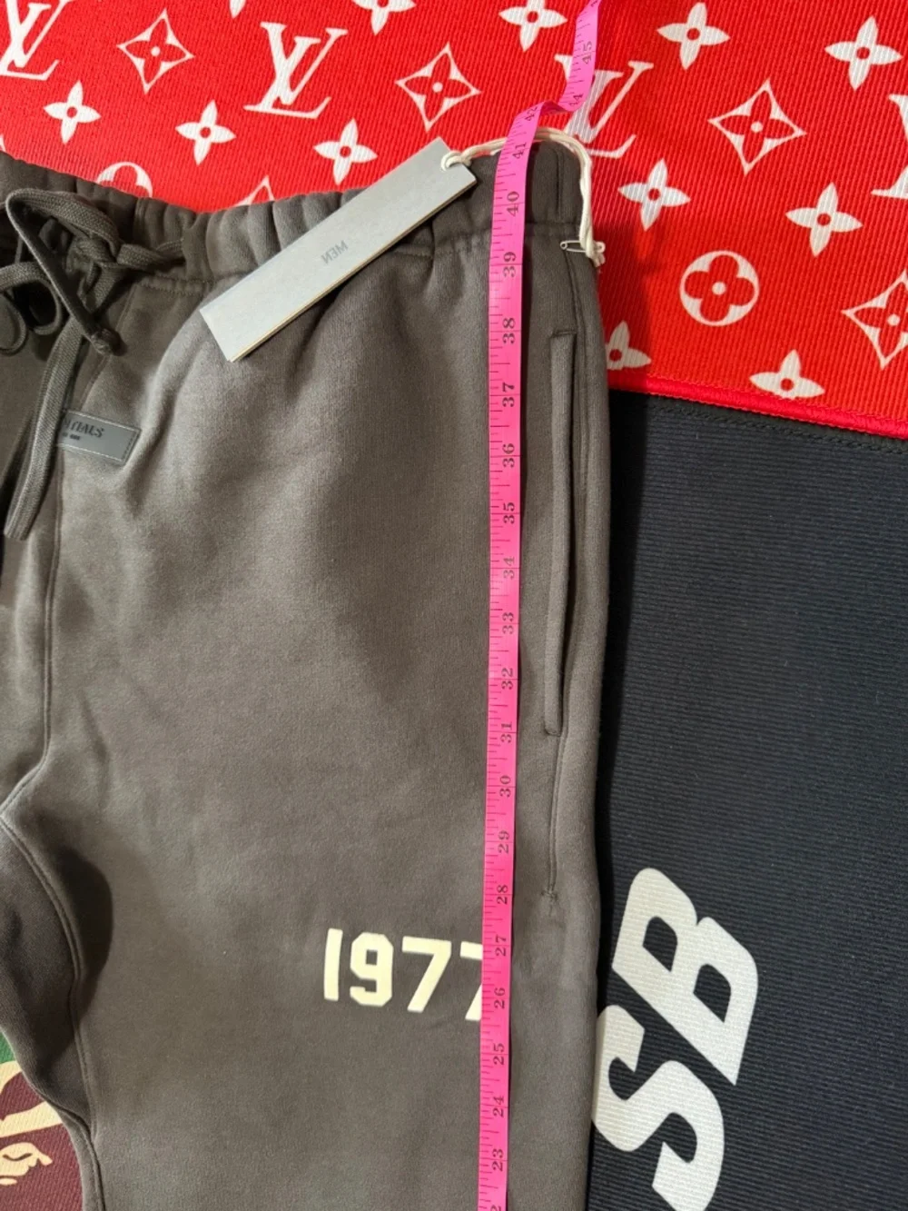 Fear of God Essentials 1977 "Iron" Sweats. Open Cuffed. Brand New. Heavyweight M - Picture 10 of 11
